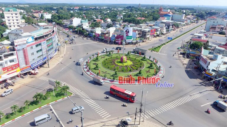 Vòng xoay ngã tư Đồng Xoài, điểm kết nối Thành phố Hồ Chí Minh, Bình Dương, Bình Phước với các tỉnh Tây Nguyên thông qua các tuyến giao thông huyết mạch quốc lộ 14 và ĐT741